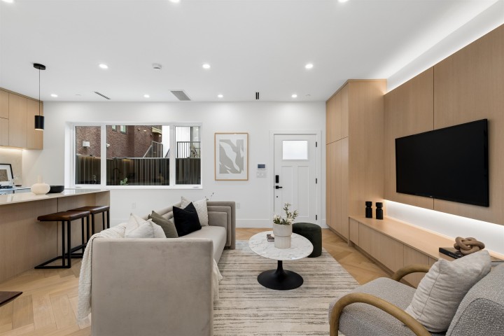 Photo 9 at 1 - 3639 E 46th Avenue, Killarney VE, Vancouver East