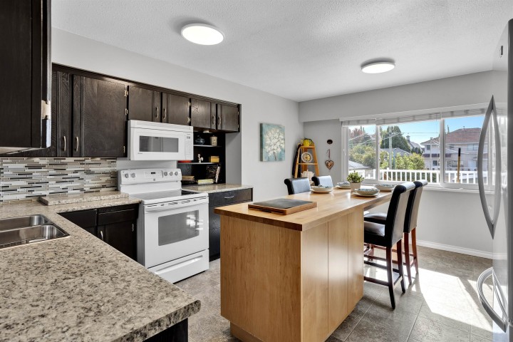 Photo 12 at 2412 E 40th Avenue, Collingwood VE, Vancouver East