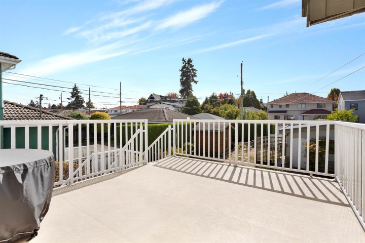 Photo 24 at 2412 E 40th Avenue, Collingwood VE, Vancouver East