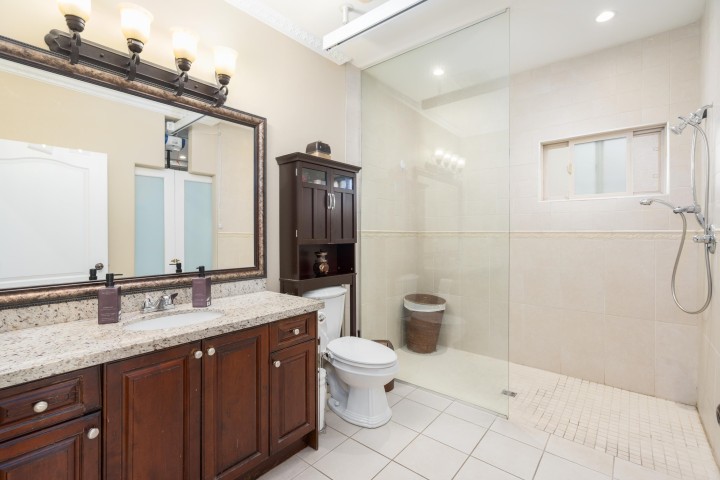 Photo 16 at 36 E 54 Avenue, South Vancouver, Vancouver East