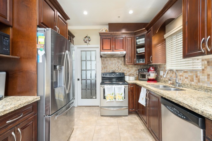 Photo 9 at 36 E 54 Avenue, South Vancouver, Vancouver East