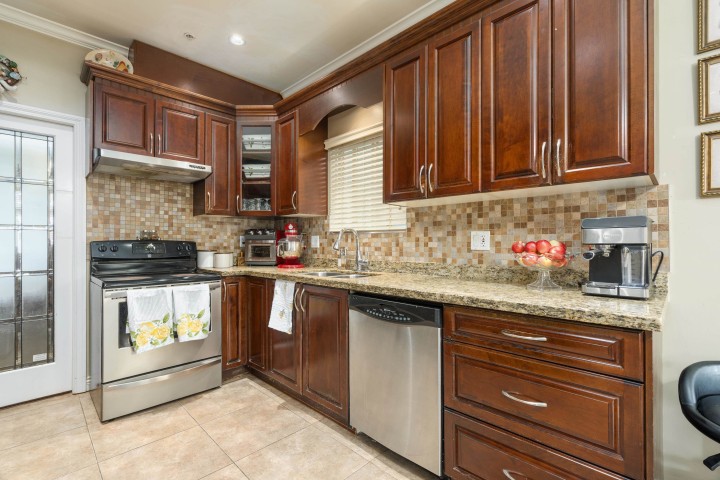 Photo 11 at 36 E 54 Avenue, South Vancouver, Vancouver East