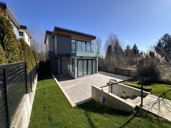 Photo 2 at 592 Arthur Erickson Place, Park Royal, West Vancouver