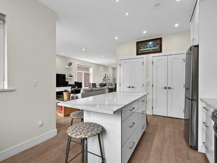 Photo 14 at 636 Cassiar Street, Renfrew VE, Vancouver East