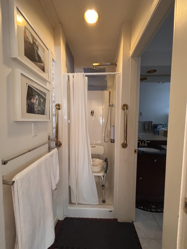 Photo 10 at 1438 W 64th Avenue, Marpole, Vancouver West