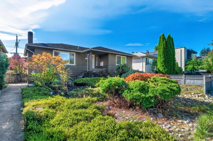 Photo 2 at 3232 W 16th Avenue, Arbutus, Vancouver West