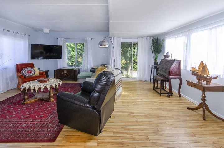 Photo 3 at 227 Tomahawk Avenue, Park Royal, West Vancouver