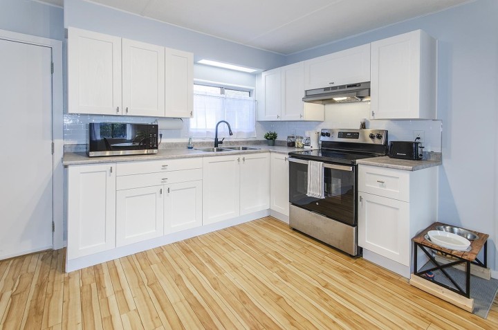 Photo 5 at 227 Tomahawk Avenue, Park Royal, West Vancouver
