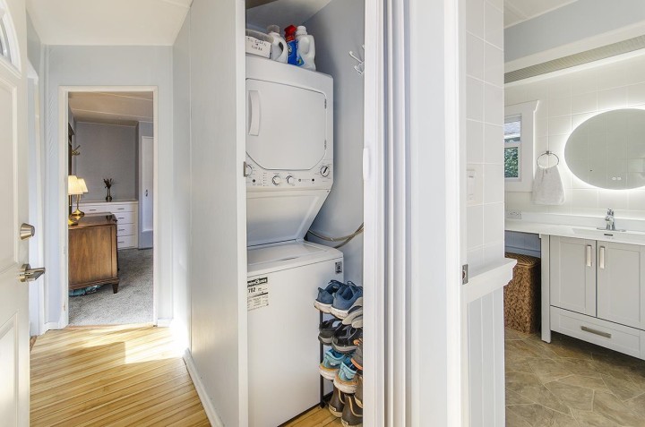 Photo 11 at 227 Tomahawk Avenue, Park Royal, West Vancouver