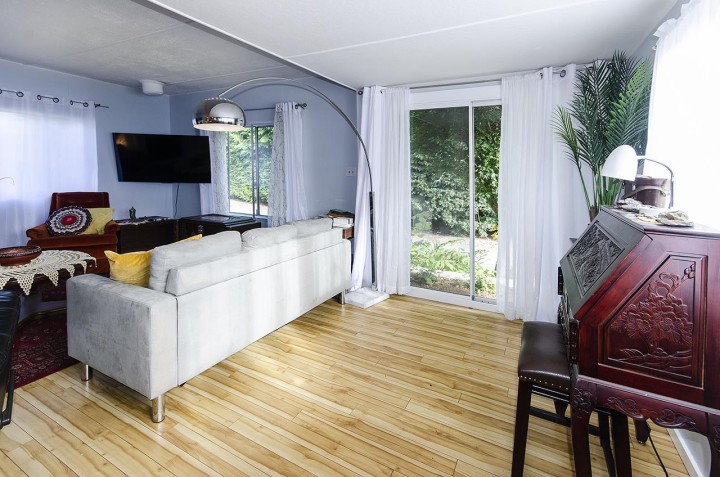 Photo 4 at 227 Tomahawk Avenue, Park Royal, West Vancouver