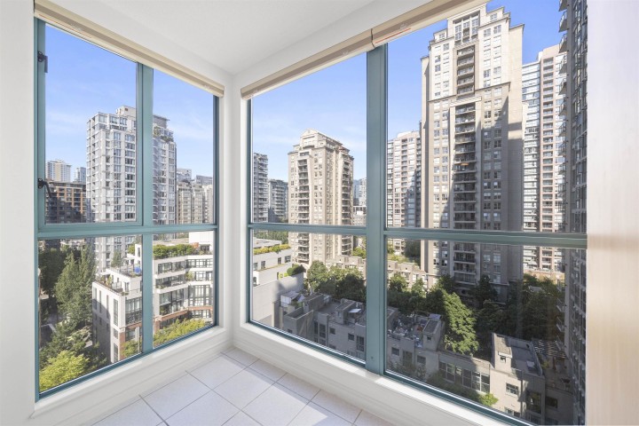 Photo 6 at 1610 - 939 Homer Street, Yaletown, Vancouver West