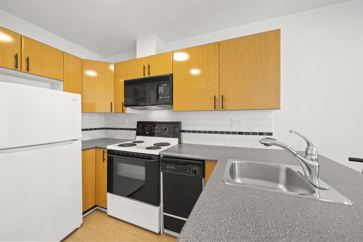 Photo 12 at 1610 - 939 Homer Street, Yaletown, Vancouver West