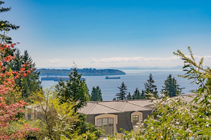 Photo 2 at 2261 Gisby Street, Altamont, West Vancouver