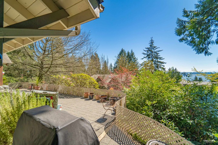Photo 3 at 2261 Gisby Street, Altamont, West Vancouver