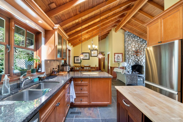 Photo 9 at 2261 Gisby Street, Altamont, West Vancouver
