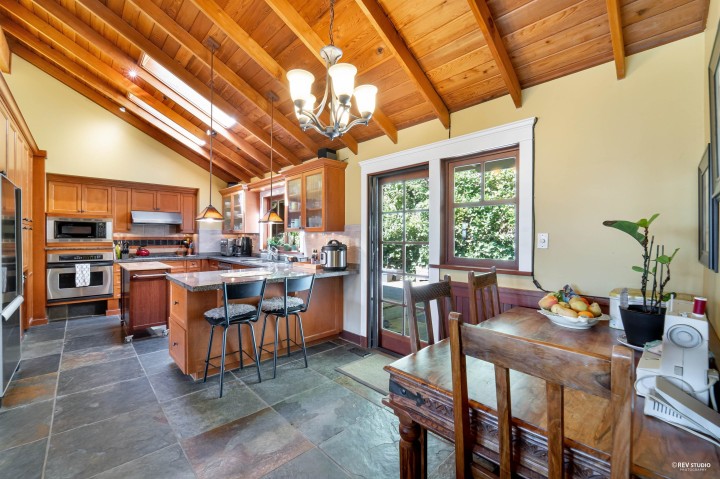 Photo 11 at 2261 Gisby Street, Altamont, West Vancouver