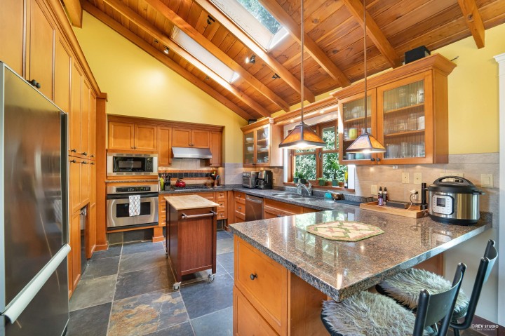 Photo 8 at 2261 Gisby Street, Altamont, West Vancouver