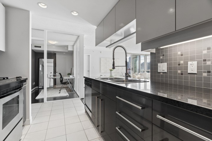 Photo 8 at 908 - 1408 Strathmore Mews, Yaletown, Vancouver West