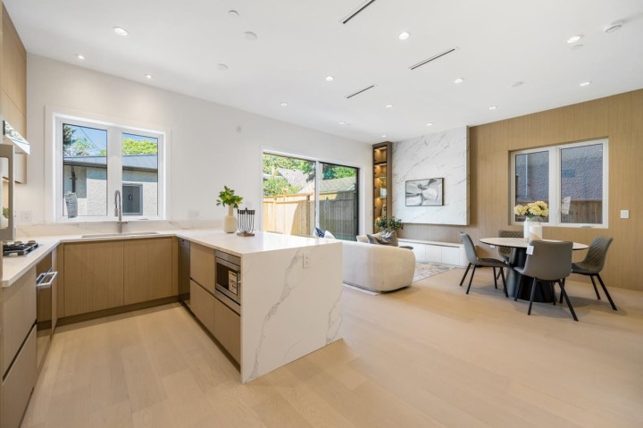 Photo 5 at 2 - 3771 W King Edward Avenue, Dunbar, Vancouver West