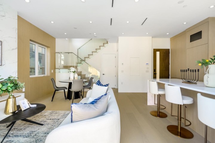 Photo 9 at 2 - 3771 W King Edward Avenue, Dunbar, Vancouver West