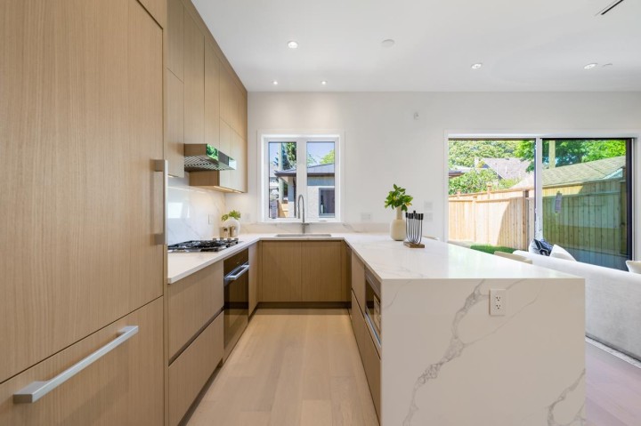 Photo 4 at 2 - 3771 W King Edward Avenue, Dunbar, Vancouver West