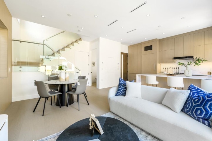 Photo 8 at 2 - 3771 W King Edward Avenue, Dunbar, Vancouver West