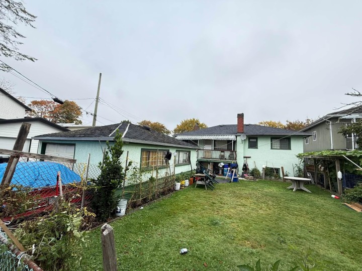 Photo 3 at 928 E 31st Avenue, Fraser VE, Vancouver East
