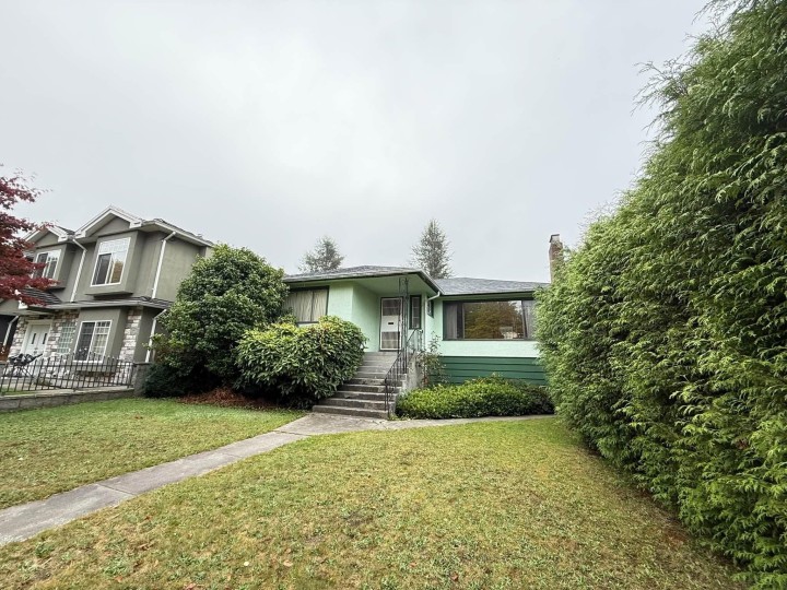 Photo 1 at 928 E 31st Avenue, Fraser VE, Vancouver East