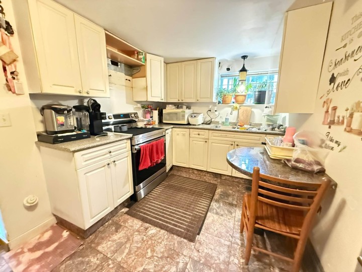 Photo 9 at 928 E 31st Avenue, Fraser VE, Vancouver East