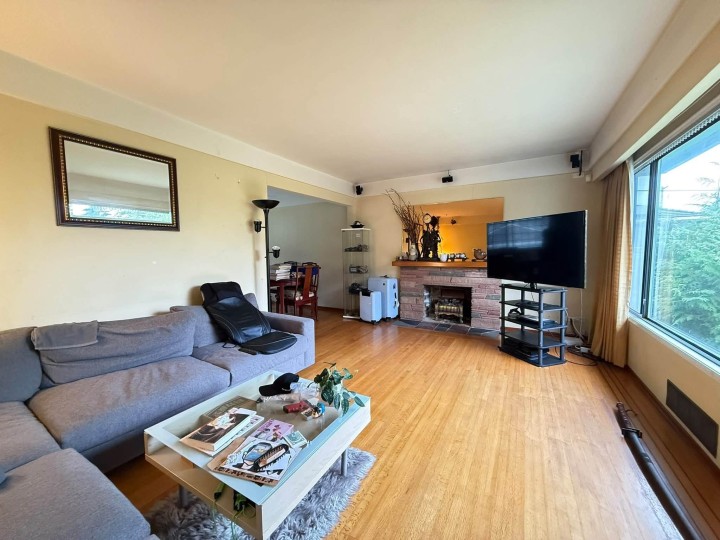 Photo 4 at 928 E 31st Avenue, Fraser VE, Vancouver East