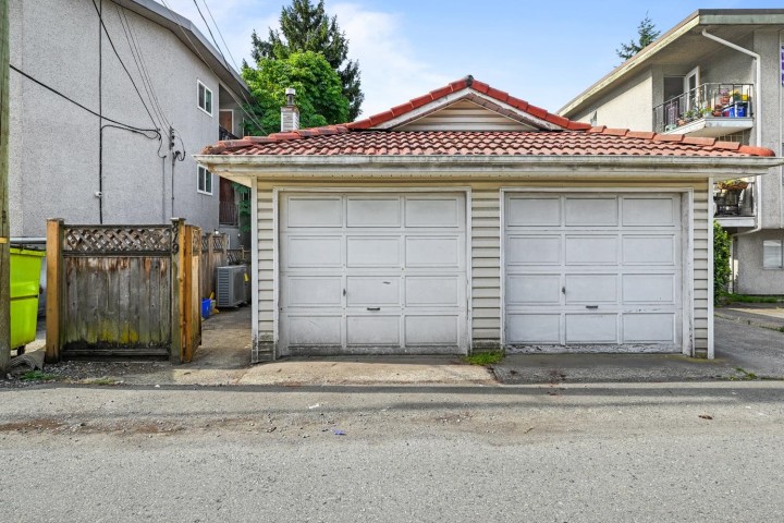 Photo 13 at 819 W 70th Avenue, Marpole, Vancouver West