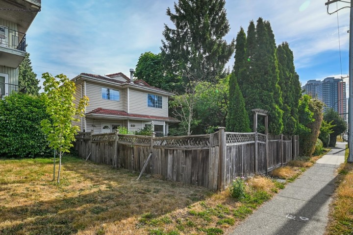 Photo 16 at 819 W 70th Avenue, Marpole, Vancouver West