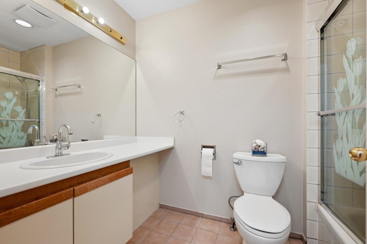Photo 9 at 819 W 70th Avenue, Marpole, Vancouver West