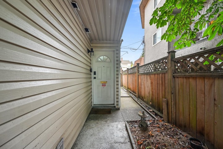 Photo 14 at 819 W 70th Avenue, Marpole, Vancouver West