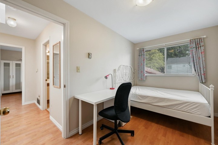 Photo 11 at 819 W 70th Avenue, Marpole, Vancouver West