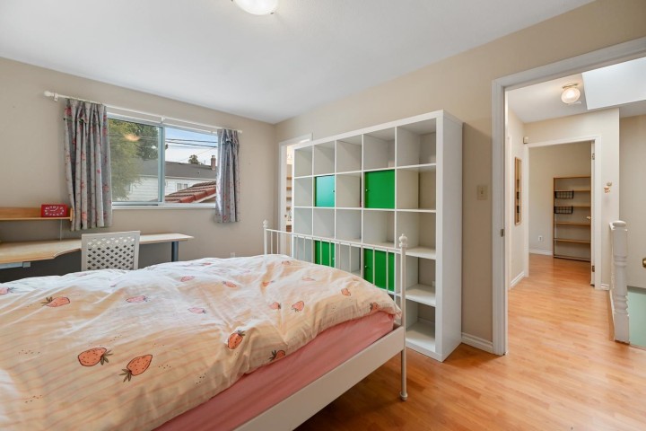 Photo 8 at 819 W 70th Avenue, Marpole, Vancouver West