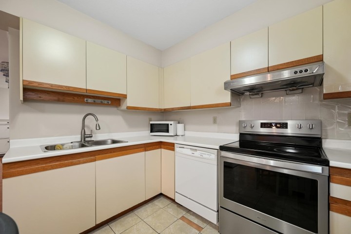 Photo 21 at 819 W 70th Avenue, Marpole, Vancouver West