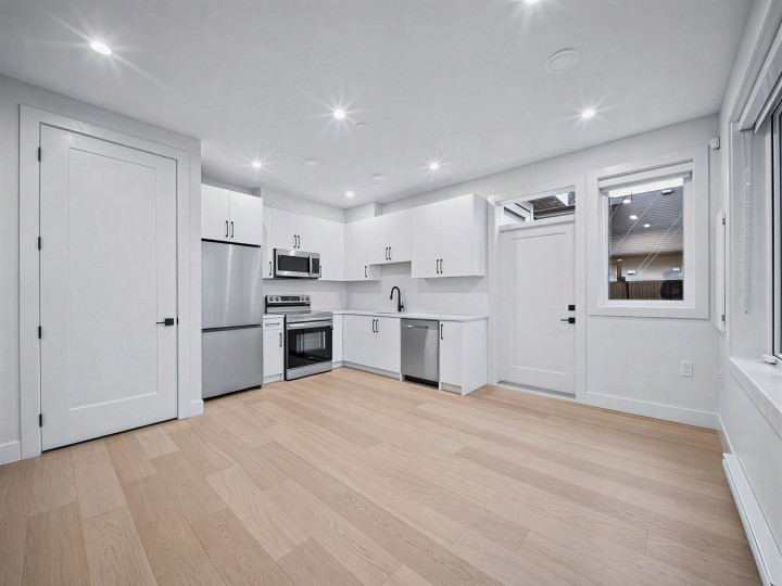 Photo 2 at 2 - 6989 Kerr Street, Killarney VE, Vancouver East
