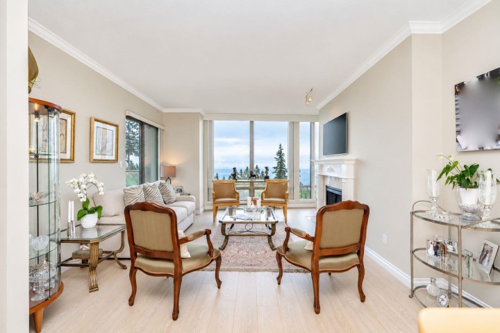 Photo 3 at 402 - 3131 Deer Ridge Drive, Deer Ridge WV, West Vancouver