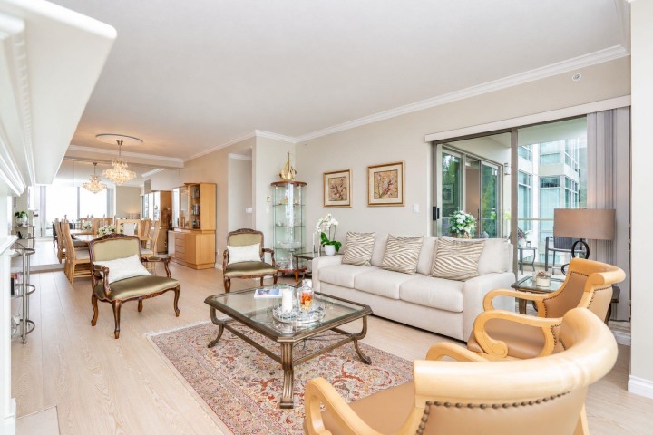 Photo 5 at 402 - 3131 Deer Ridge Drive, Deer Ridge WV, West Vancouver