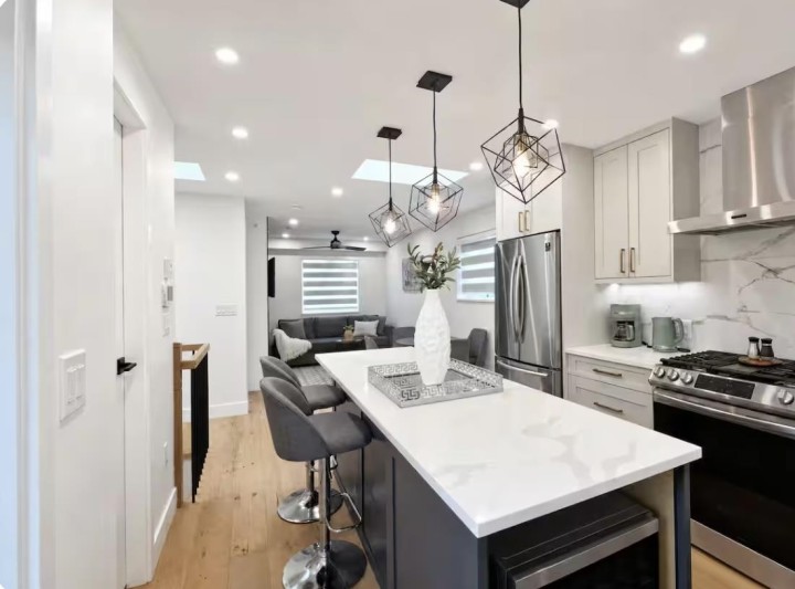Photo 6 at 5439 Killarney Street, Collingwood VE, Vancouver East