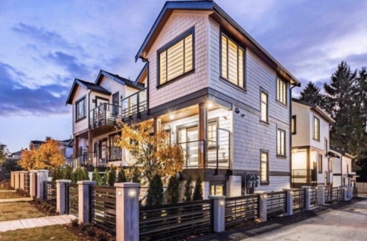 Photo 1 at 5439 Killarney Street, Collingwood VE, Vancouver East
