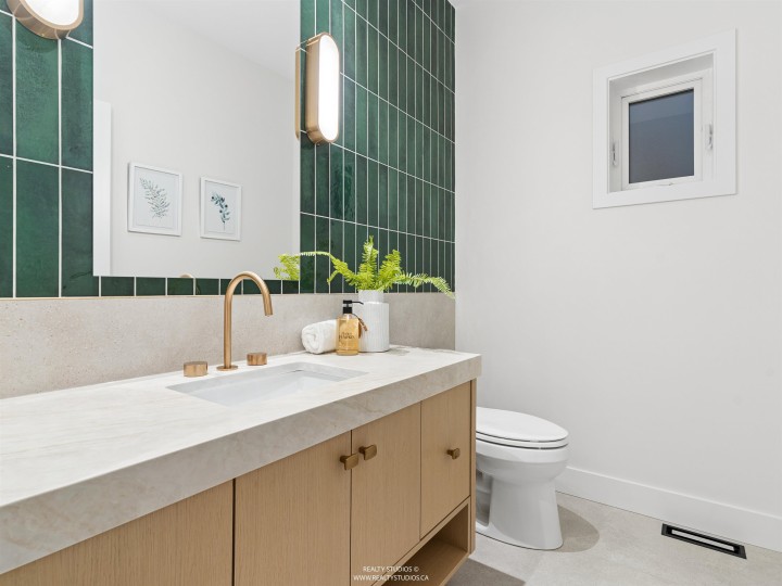 Photo 2 at 2 - 2541 E 2nd Avenue, Renfrew VE, Vancouver East