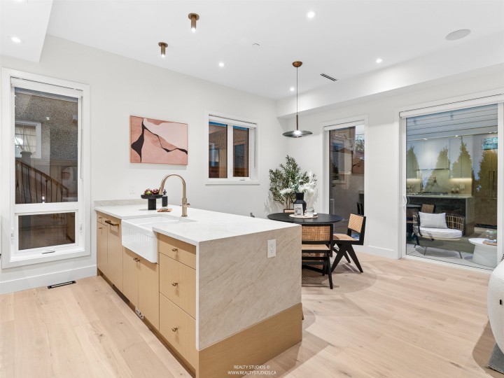Photo 6 at 2 - 2541 E 2nd Avenue, Renfrew VE, Vancouver East