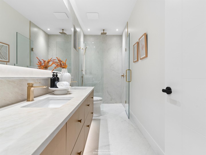 Photo 12 at 2 - 2541 E 2nd Avenue, Renfrew VE, Vancouver East