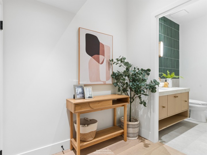 Photo 7 at 2 - 2541 E 2nd Avenue, Renfrew VE, Vancouver East