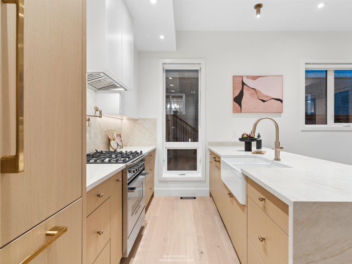 Photo 5 at 2 - 2541 E 2nd Avenue, Renfrew VE, Vancouver East