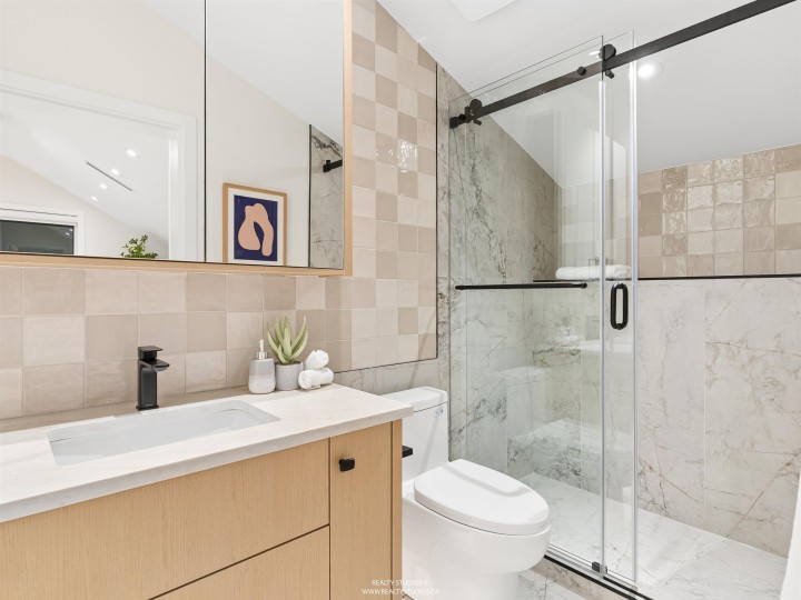 Photo 24 at 2 - 2541 E 2nd Avenue, Renfrew VE, Vancouver East