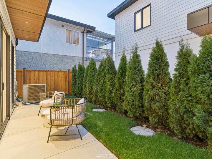 Photo 10 at 2 - 2541 E 2nd Avenue, Renfrew VE, Vancouver East