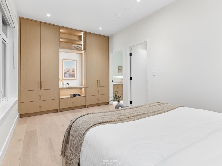 Photo 15 at 2 - 2541 E 2nd Avenue, Renfrew VE, Vancouver East